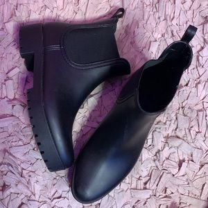 Cute ankle rain boots! ☂️
